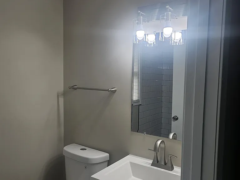 1725 Claire Ave — Photo 11