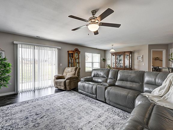 3rd image of 17915 Laredo Rd