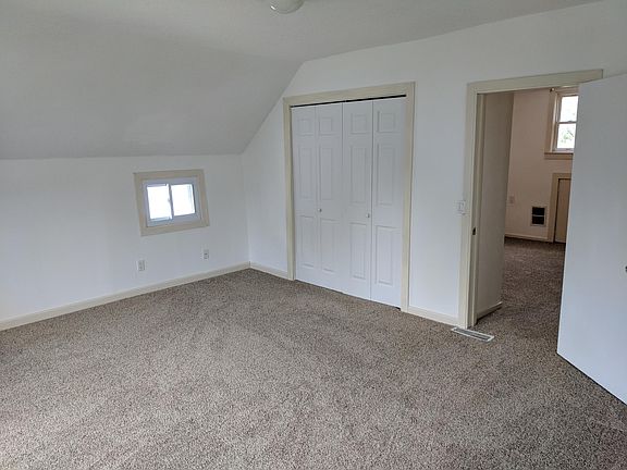 Front upstairs bedroom