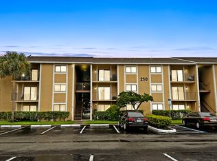 250 Palm Cir W, Pembroke Pines, FL 33025