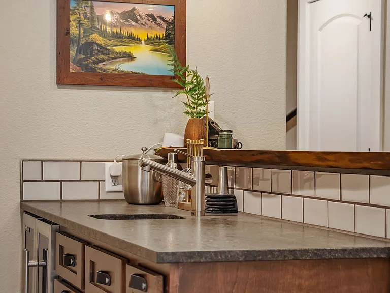 268 Castle Dr — Photo 24