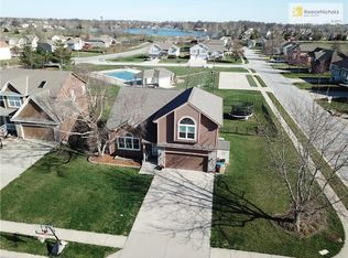 1010 Parkside Ct, Raymore, MO 64083