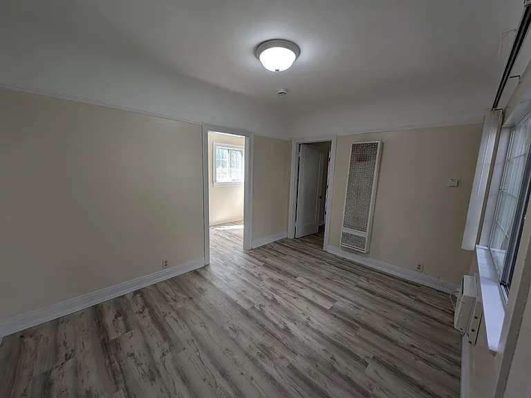 7510 Norton Ave — Photo 9