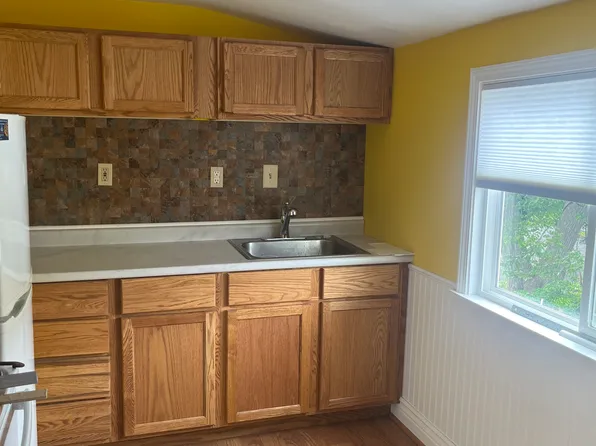 22848 Goddard Rd, Taylor, MI 48180