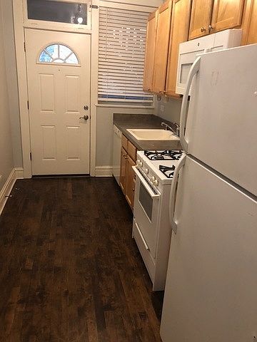 2nd image of 824 Mulford St APT 1E