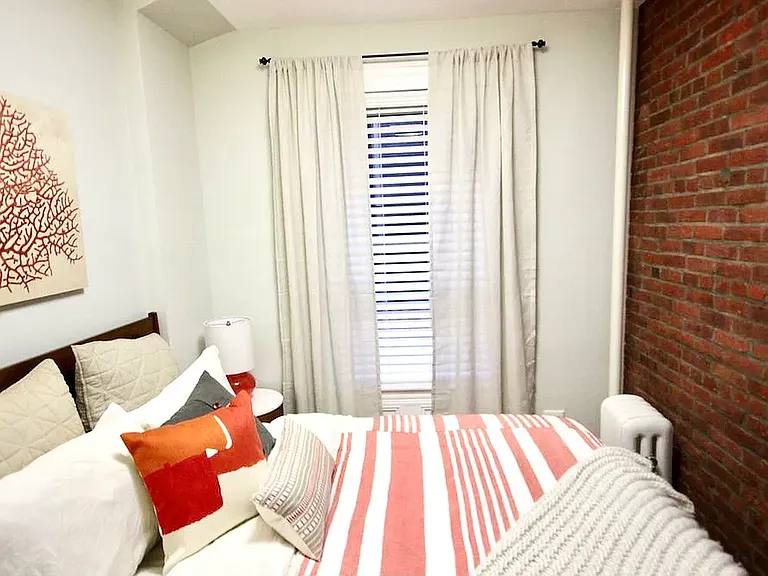 145 Waverly Pl #2E — Photo 6