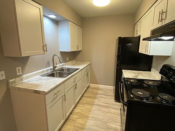 2nd image of 1086 S Wells St Unit 6