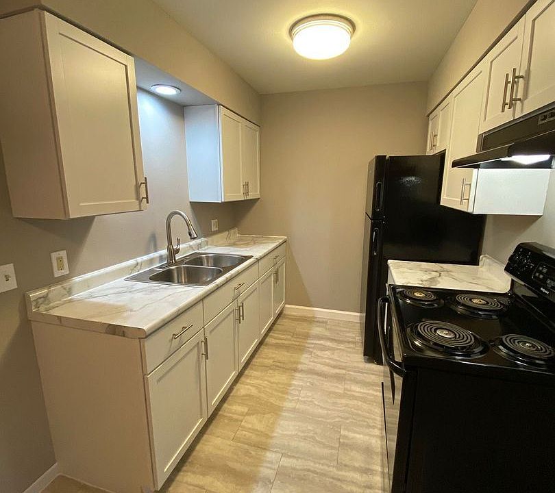 1st image of 1086 S Wells St #8832246