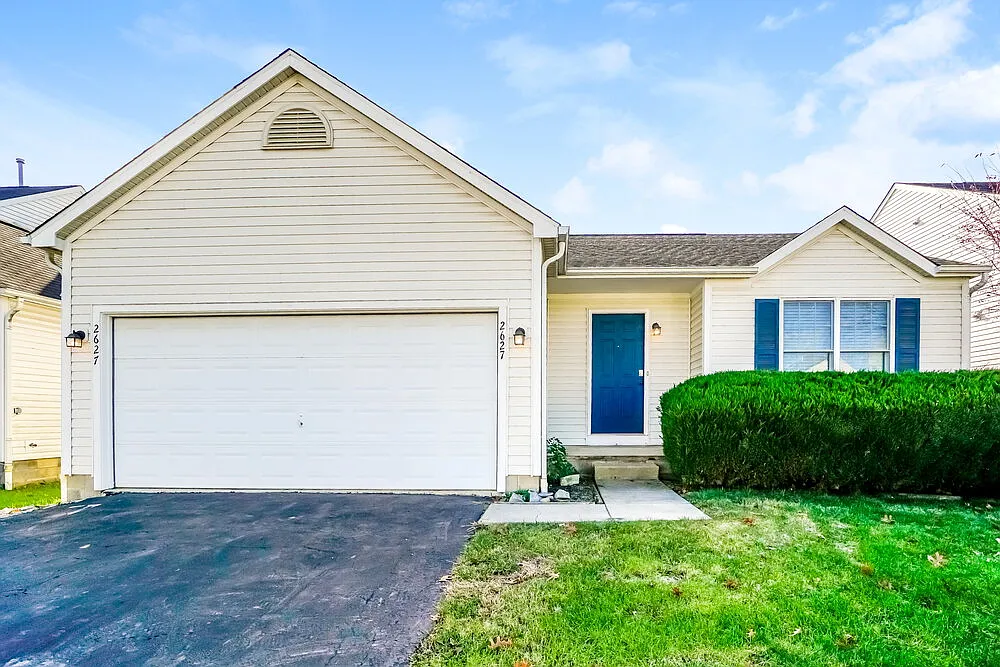 3 bed, 2.0 bath, 1252 sqft, $2,160 — Photo 1