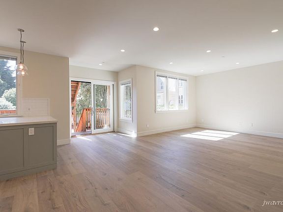 2nd image of 125 Ashbury St #125