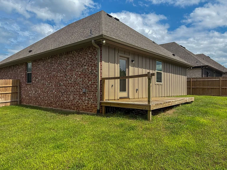 205 Lindsey Ln — Photo 22