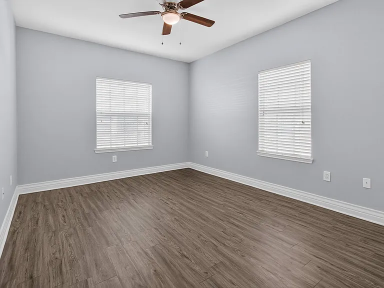 Compass Bay Apartments & Marina — Photo 10