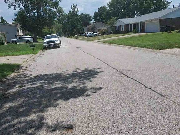 Exterior Neighborhood (street photo)