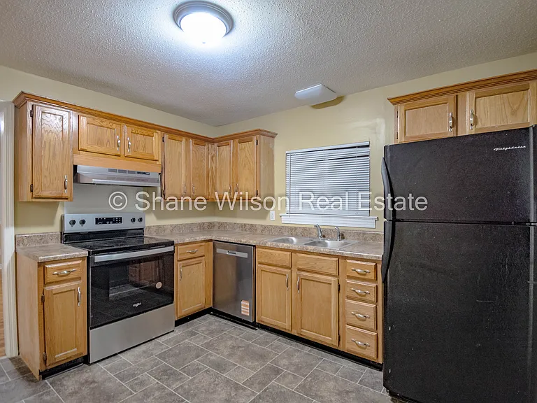 804 Henderson Ave — Photo 3