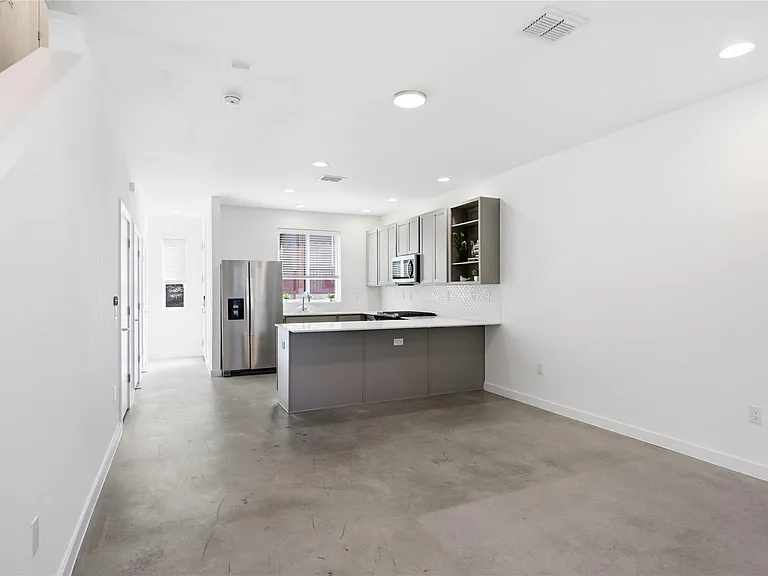 814 N Bluff Dr #74 — Photo 9