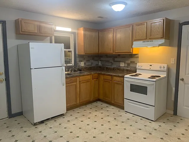 2408 E Highland Ave — Photo 2