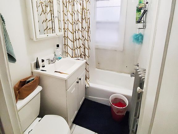 2nd image of 2133 W Giddings St #2131-1B