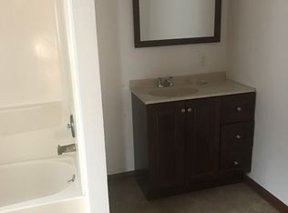 213 Poplar Ave #HOUSE, Waterloo, IA 50703