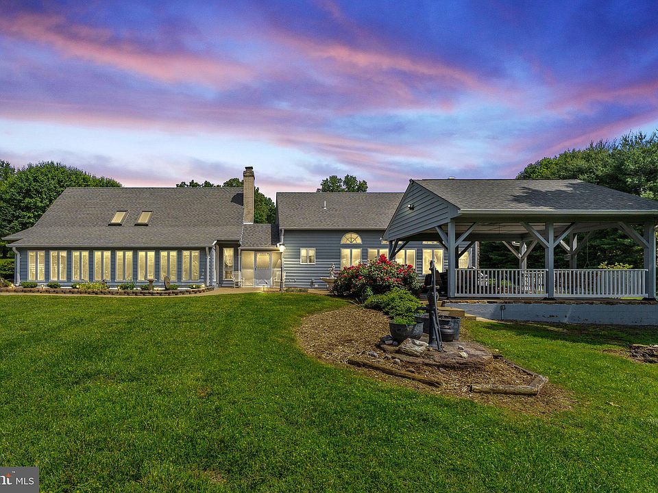 1st image of 858 Ashlawn Dr