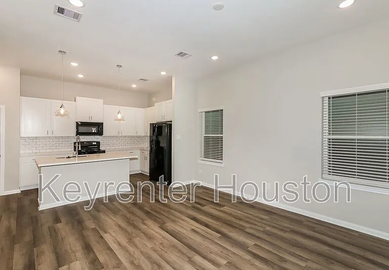 9910 Clark Rd #B — Photo 3