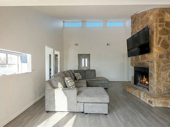 2nd image of 504 Hilltop Dr