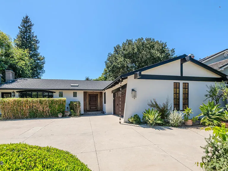 4819 Oakwood Ave — Photo 1