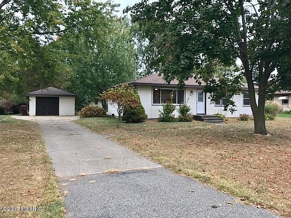 2nd image of 1423 Oakwood Dr