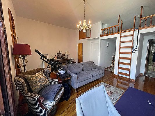 4th image of 119 W 75th St #3R