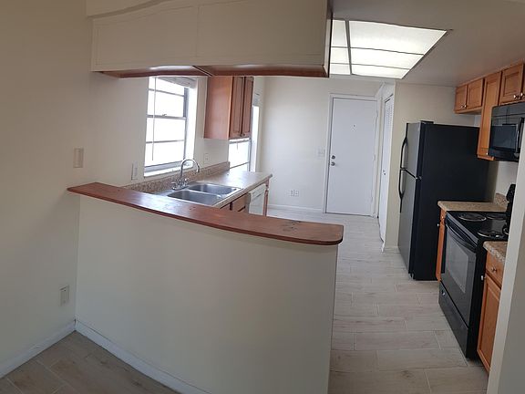 3rd image of 305 Regal Park Dr