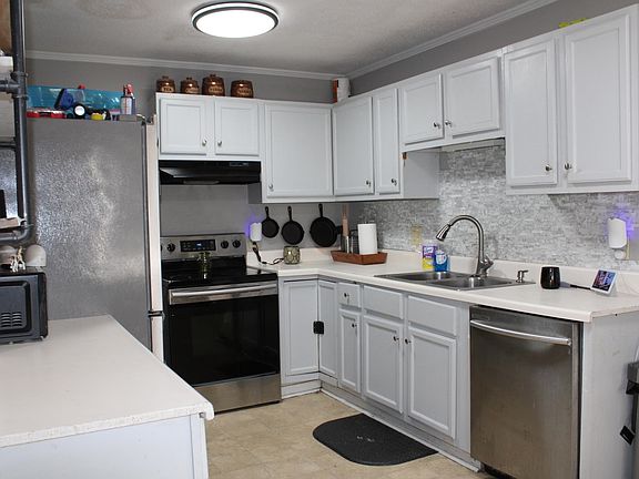5th image of 138 Church St