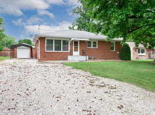 107 South St, Brighton, IL 62012