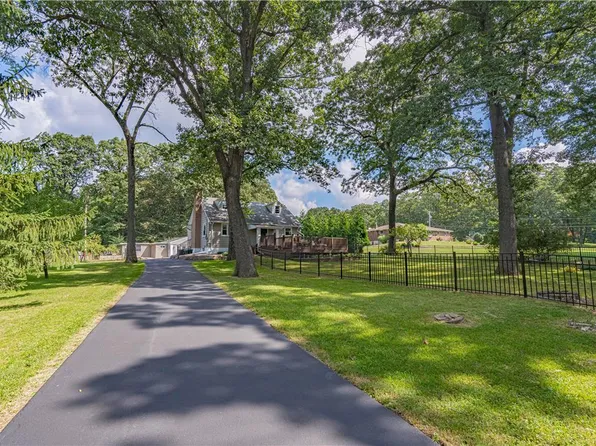 539 Mountain Top Ln, Allentown, PA 18103