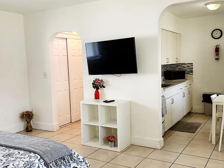 2305 Monroe St #8 — Photo 10