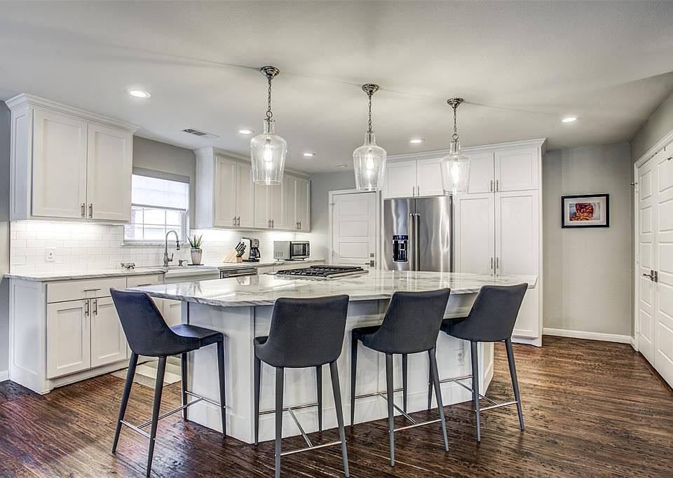 1st image of 10417 Lakemere Dr
