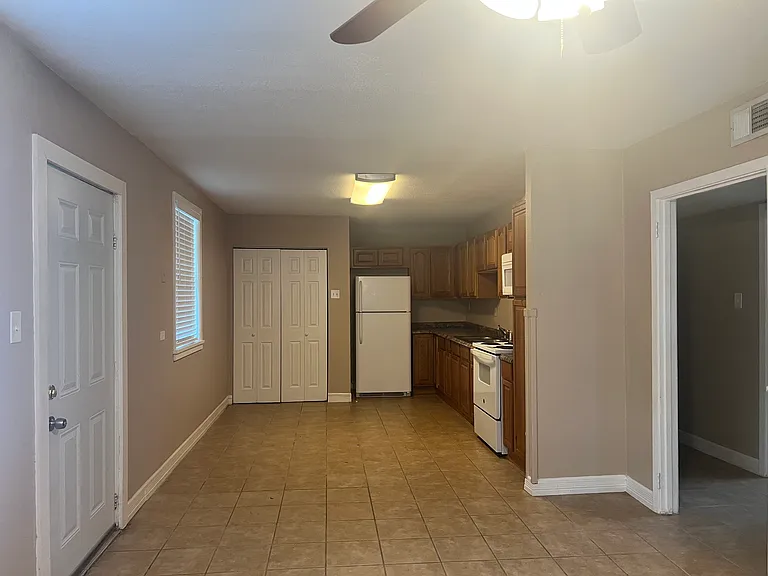 2110 Willow St — Photo 10