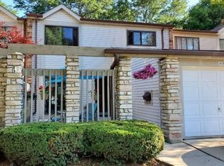 212 W Hanover Pl, Mount Prospect, IL 60056
