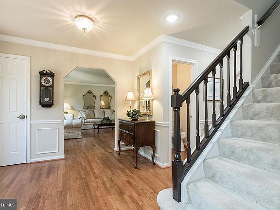5th image of 986 Redberry Ct