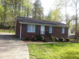 1824 Robinhood Dr, Burlington, NC 27217