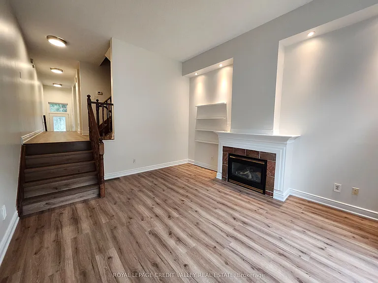 800 Dundas St W #39 — Photo 3