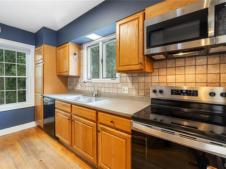 448 Buckingham Ave — Photo 11