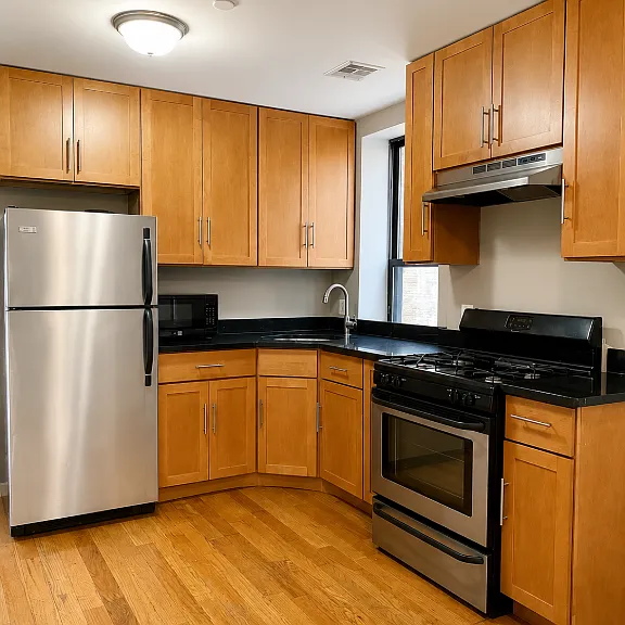53 Furman Ave #3R — Photo 2