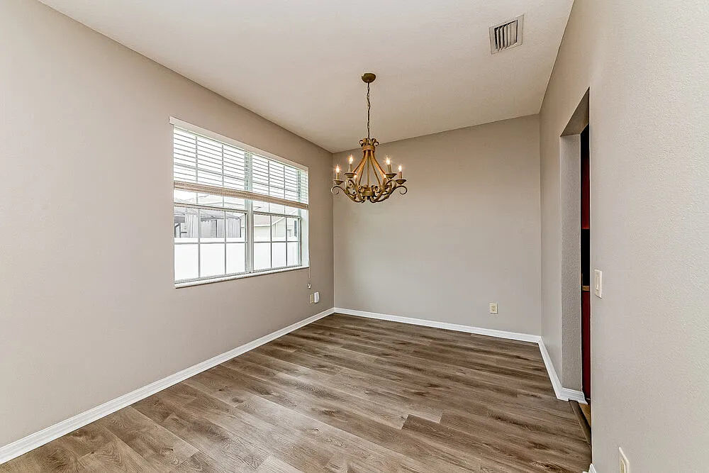 4 bed, 2.0 bath, 1900 sqft, $2,390 — Photo 4