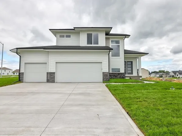 10127 NW 68th Pl, Johnston, IA 50131