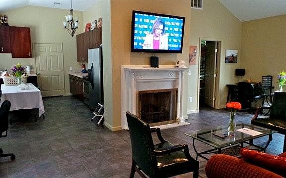 "L" shaped living area and kitchen