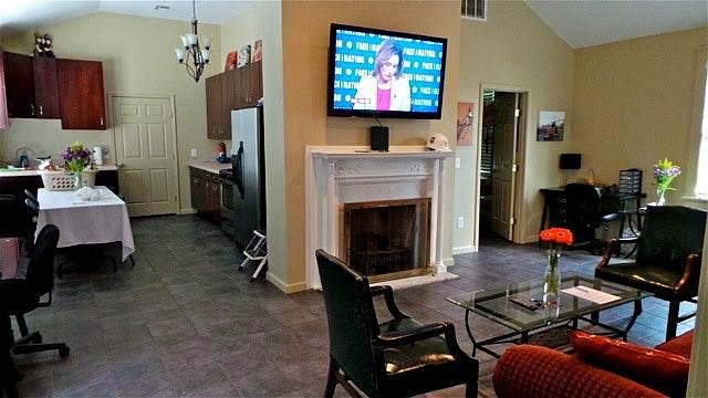 "L" shaped living area and kitchen