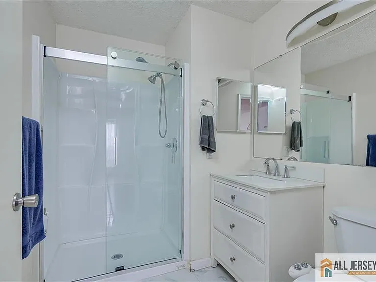 69 Amberly Ct — Photo 13