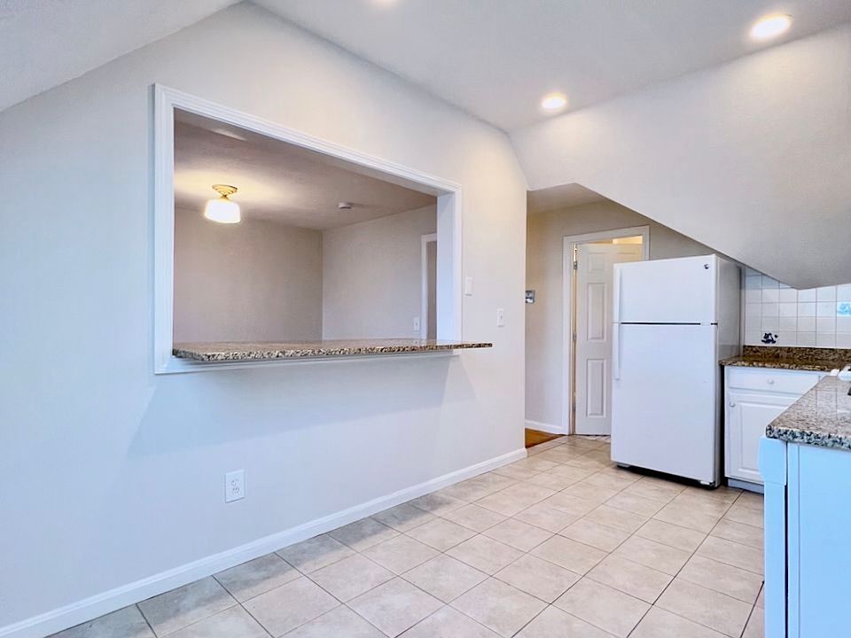 1st image of 131 Pearl St APT 3R