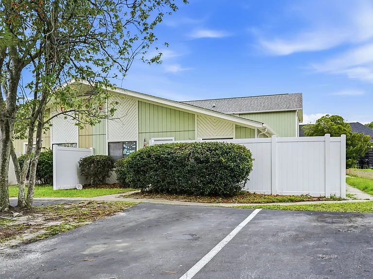1451 Turkey Ridge Dr #D — Photo 49