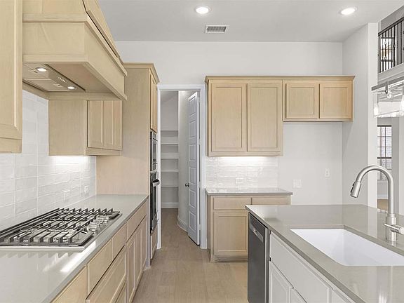 Arlington floor plan by Pacesetter Homes featuring a spacious two-story layout with 4 bedrooms, open