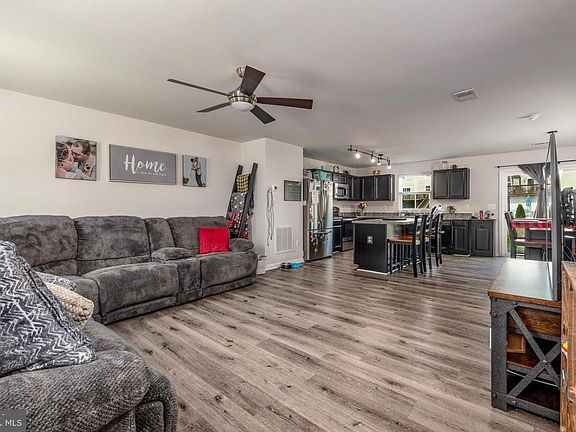 3rd image of 40 Chatham Cir